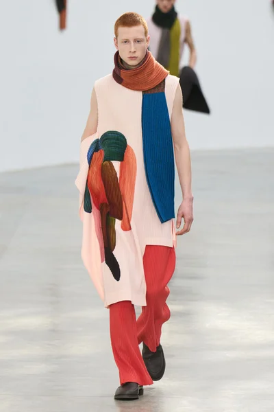 Look 8